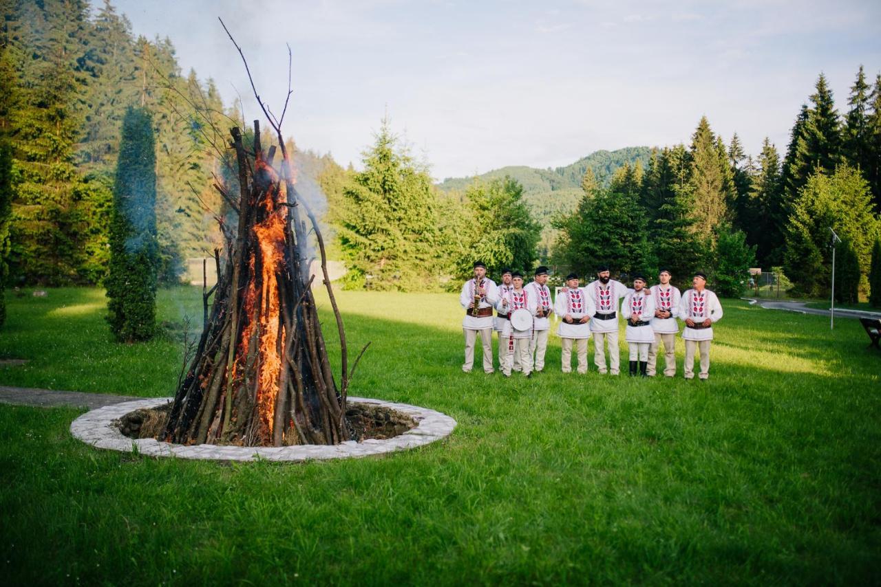 Casute Valea Zanelor Hotell Covasna Exteriör bild